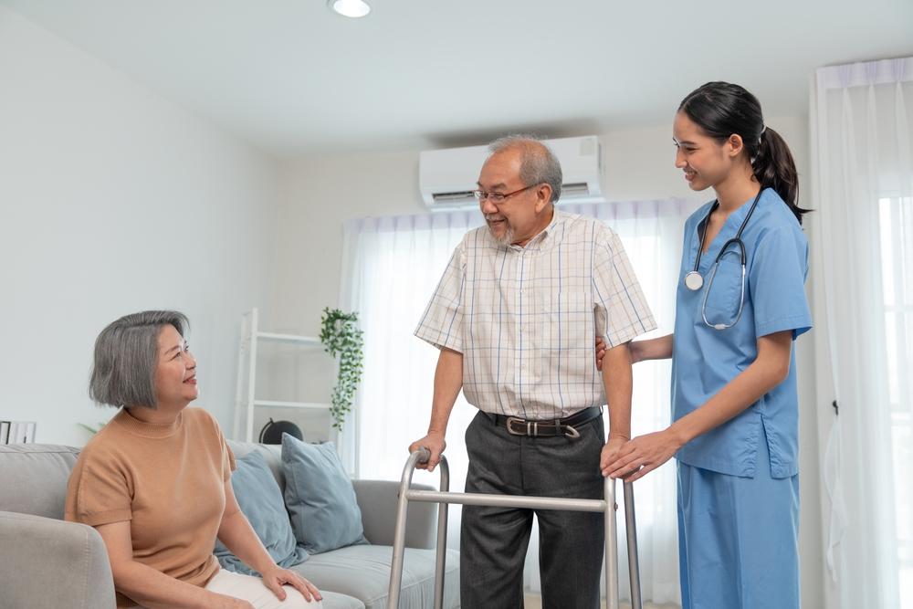 ما هو التمريض المنزلي2027؟ دليل الأسرة لاختيار الرعاية